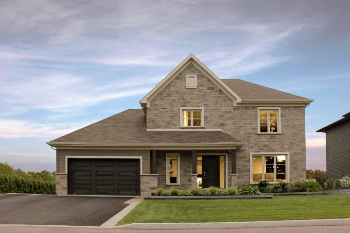 Residential Garage Door Renovation Sainte-Barbe