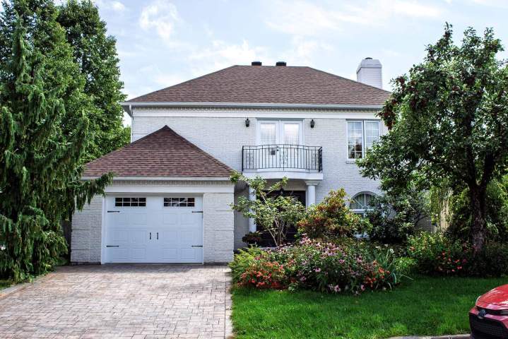 Residential Garage Door Installation Sainte-Barbe