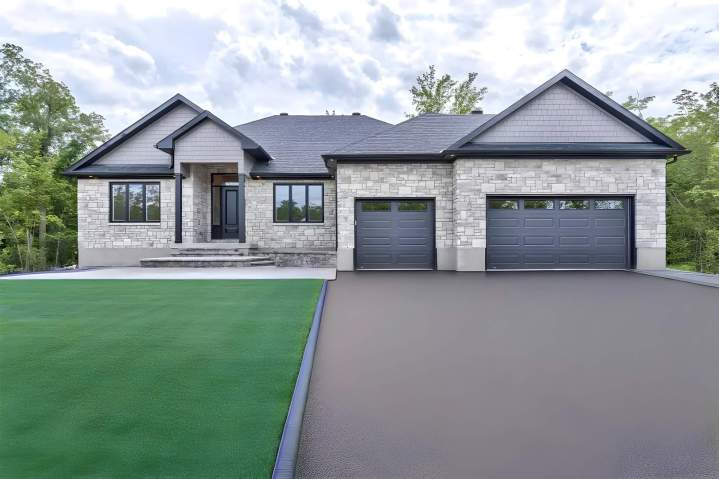 Residential Garage Door Installation Sainte-Barbe